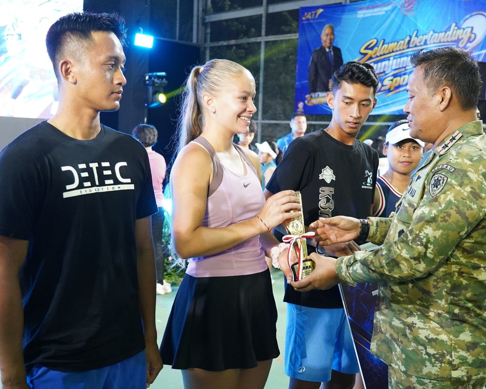 Pangkodau I Tutup Kejuaraan Tenis Lapangan Piala Panglima TNI, Pemain Asal Rusia Sukses Kawinkan Gelar Juara Tunggal Dan Ganda Mix