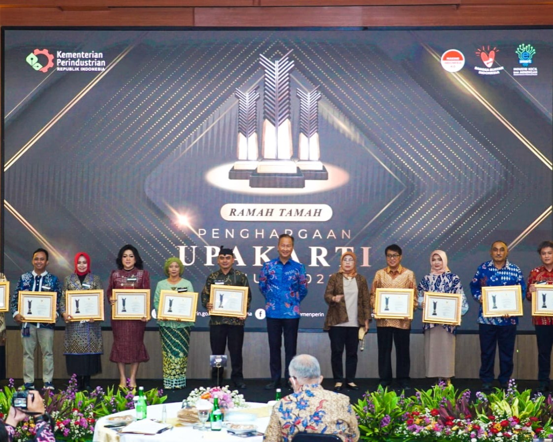 Mengabdi Majukan IKM Tapanuli Utara, Satika Simamora Dianugerahi Upakarti Tahun 2022