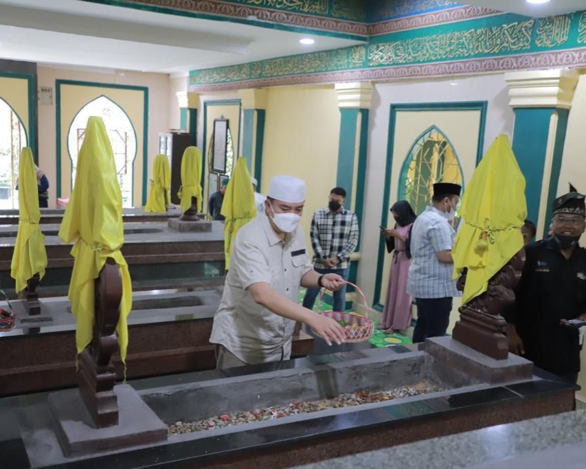 Kapolda Riau Ziarah Makam Marhum, Pendiri Kota Pekanbaru