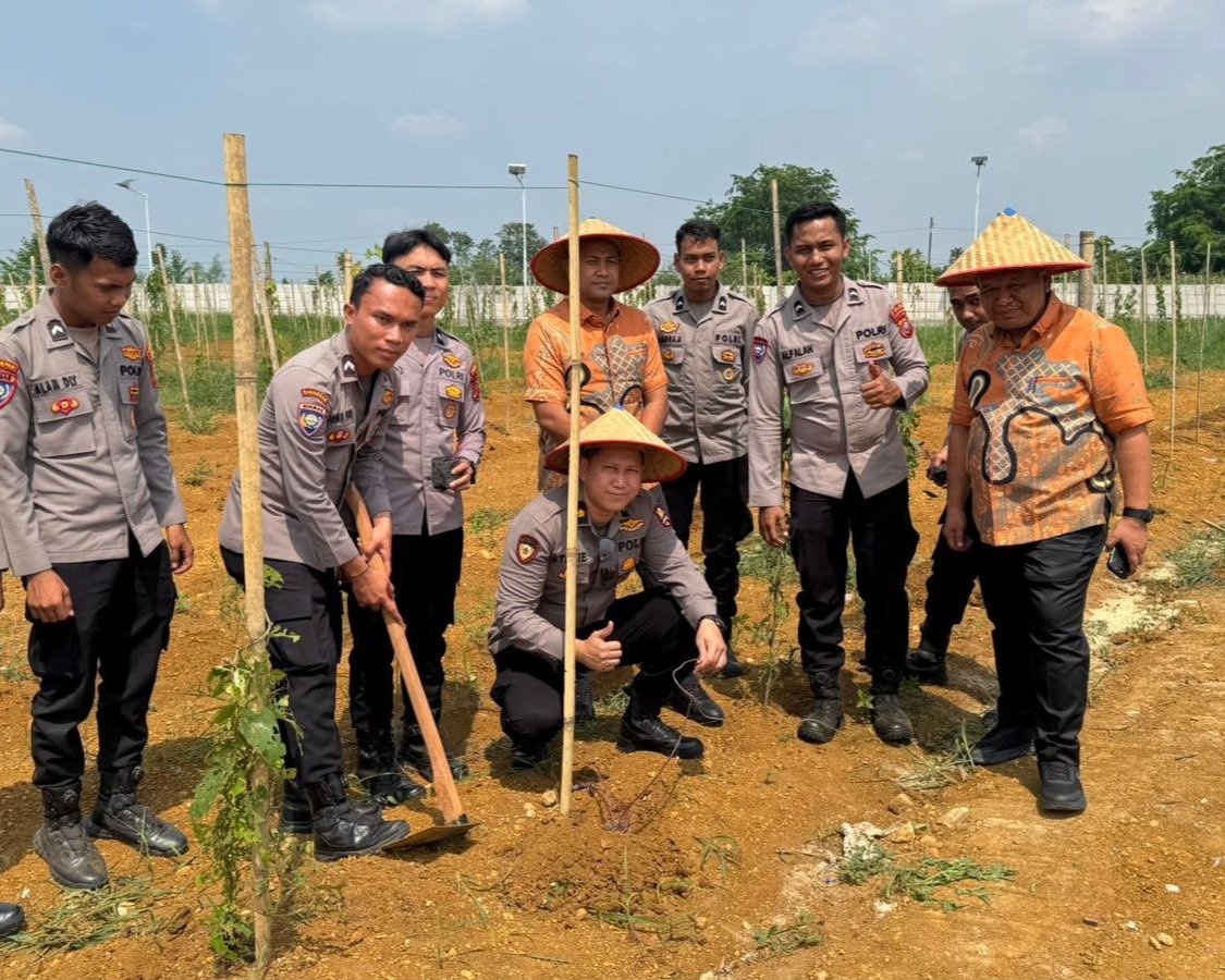 Keren! Kompol Stevie Arnold Rampengan Meraih Tanda Kehormatan Satyalancana Wira Karya Dari Presiden RI Prabowo Subianto, Lengkapi PIN Emas Kapolri