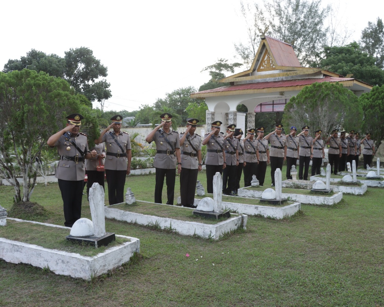 Polres Dumai Gelar Upacara Ziarah dan Tabur Bunga di Taman Makam Pahlawan Damai Sentosa