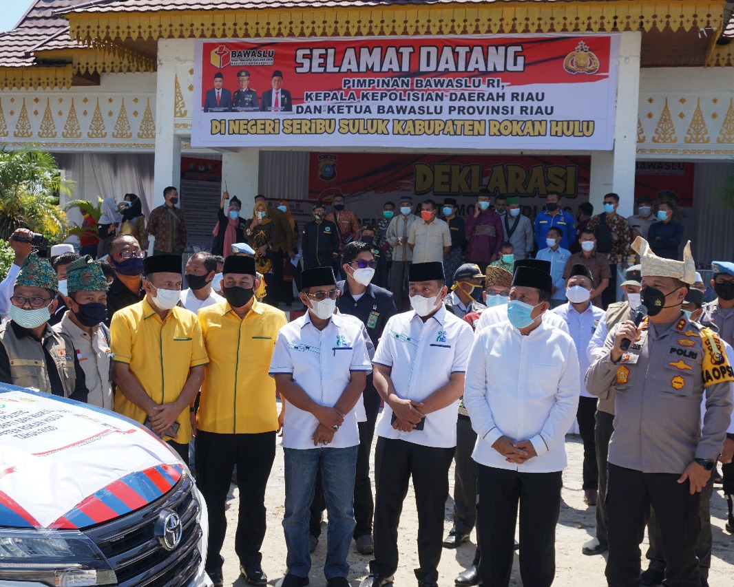 Anggota Bawaslu RI Bersama Kapolda Riau Melepas 50 Armada Tim Patroli Money Politik di Kabupaten Rokan Hulu