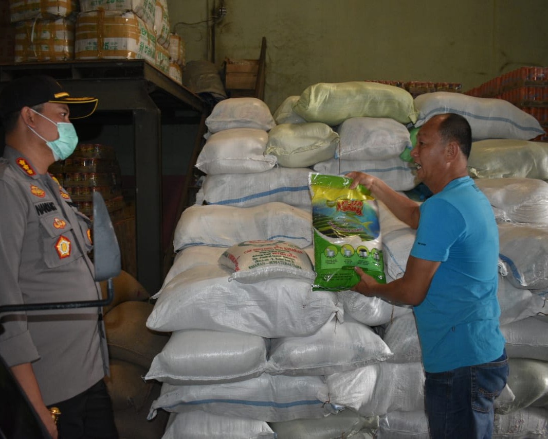 Kapolresta Pekanbaru Lakukan Pengecekan Pergudangan Sembako Ditengah Pandemi Covid-19