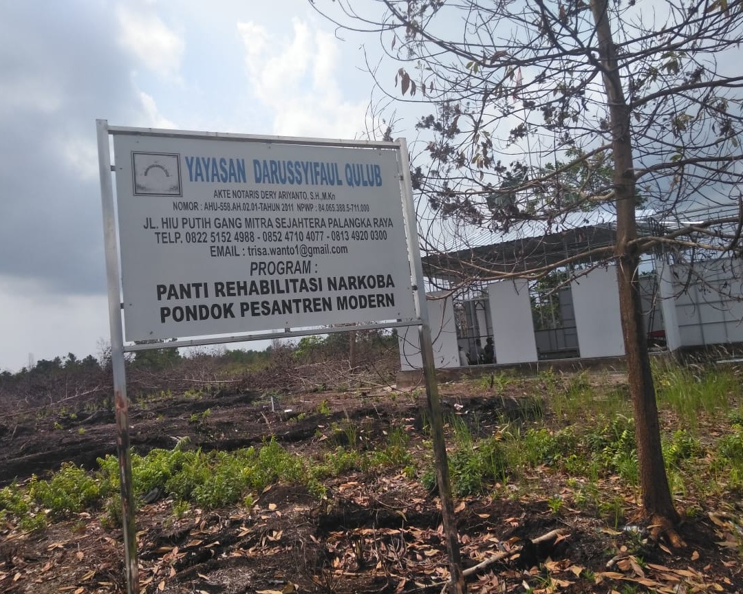 Bersama Jamaah Yayasan Darussyifaul Qulub Aiptu Ali Muji Bergotong- royong