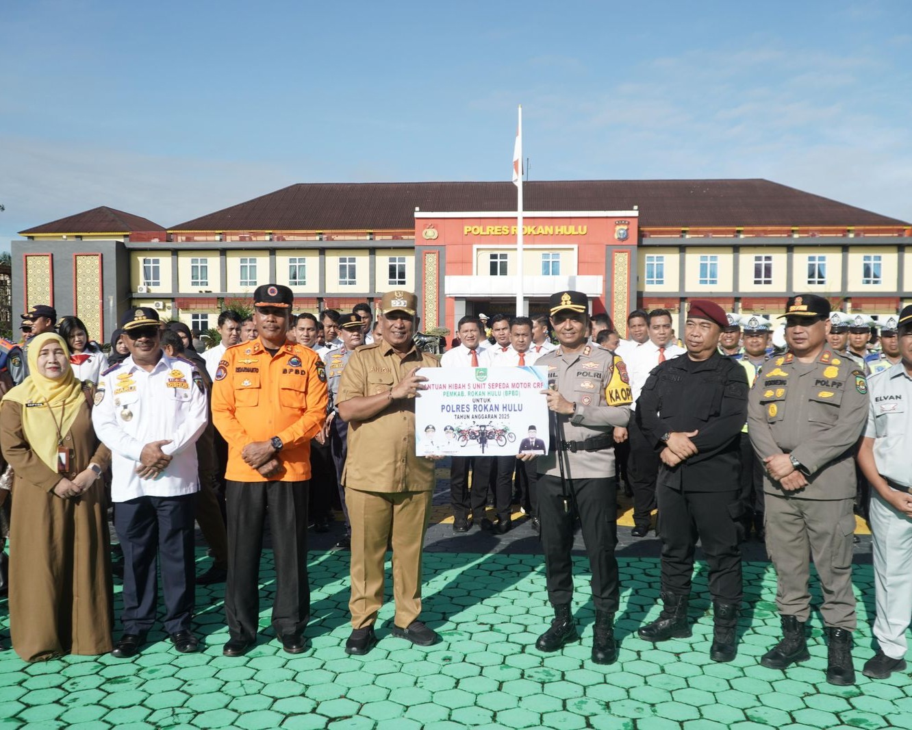 Pastikan Nataru Aman dan Kondusif, Polres Rokan Hulu Gelar Apel Operasi Lilin Lancang Kuning 2025
