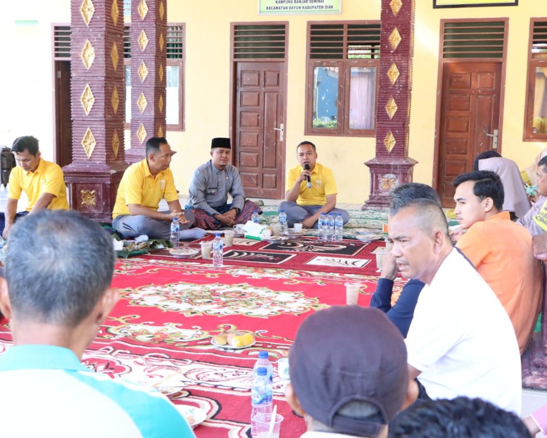Gunakan Sepeda, Kapolres Siak Dengarkan Curhatan Masyarakat