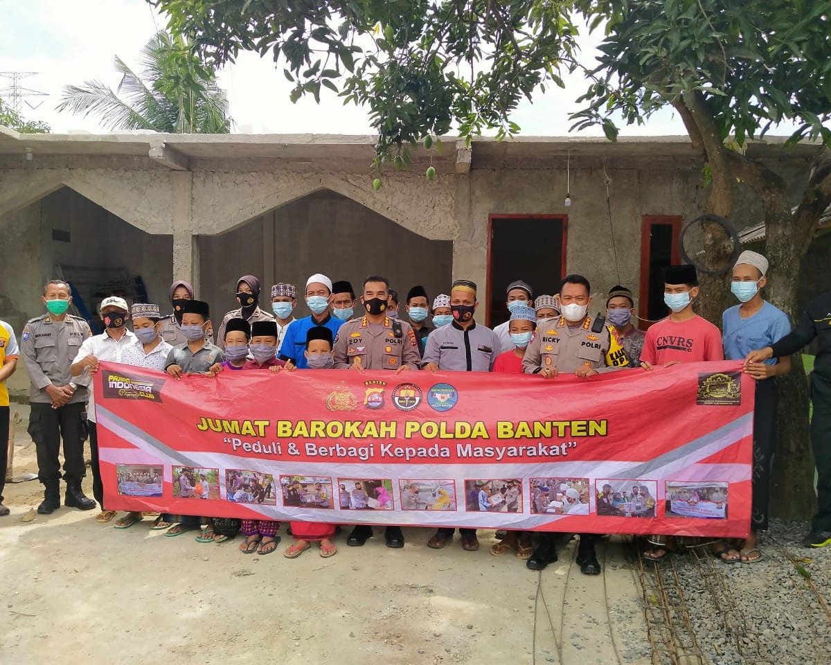 Tim Jumat Barokah Polda Banten Salurkan Paket Sembako Kepada Ponpes Roudotul Qur'an Al Mubtadiin