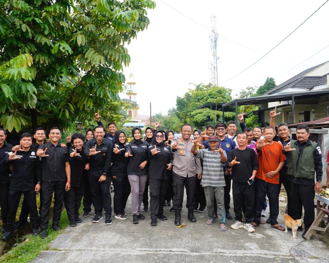 Tanam Pohon, Polda Riau 'Sulap' Pemukiman Transmigran Jadi Kebun Buah