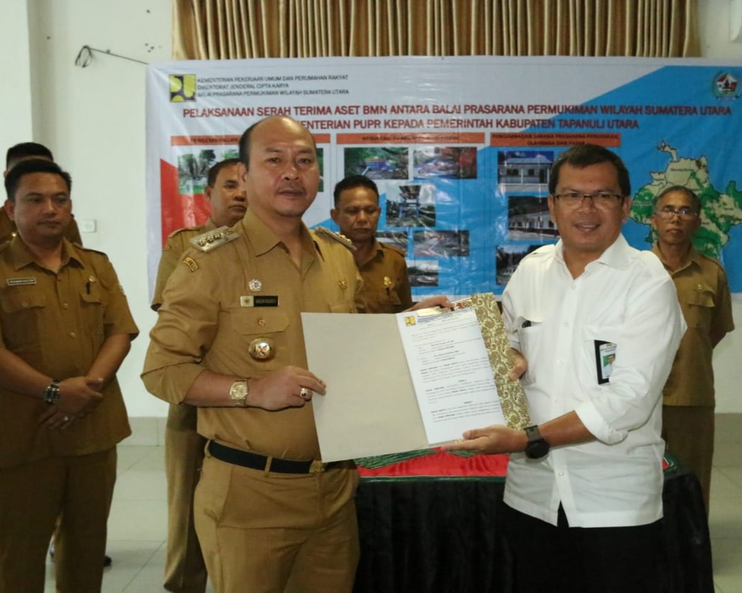 Bupati Taput Menandatangi Berita Acara Serah Terima Aset BMN Dari Kementerian PUPR