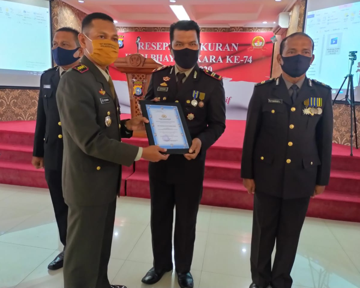 Dandim 0301/PBR Hadiri Upacara Memperingati HUT Bhayangkara Ke-74 Secara Virtual di Mapolresta Pekanbaru