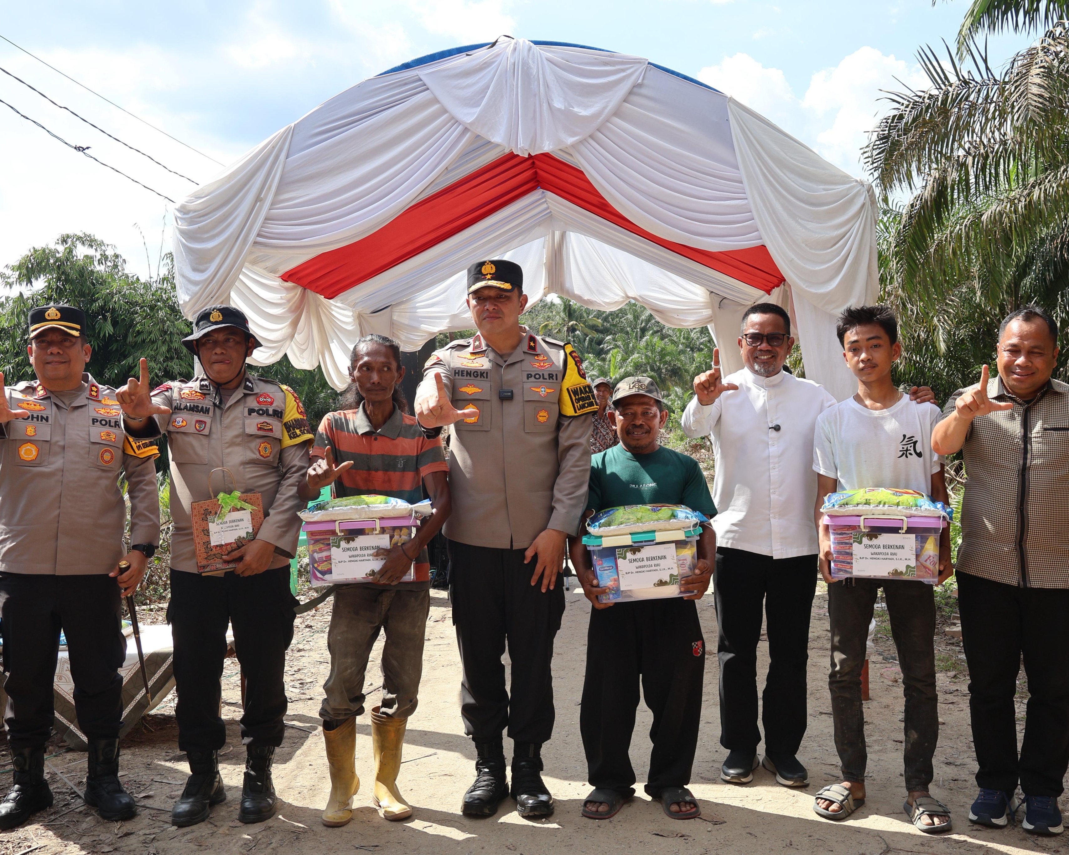 Wakapolda Riau Tinjau Pembangunan Jembatan Presisi Polri dan Rumah Layak Huni di Kabupaten Pelalawan