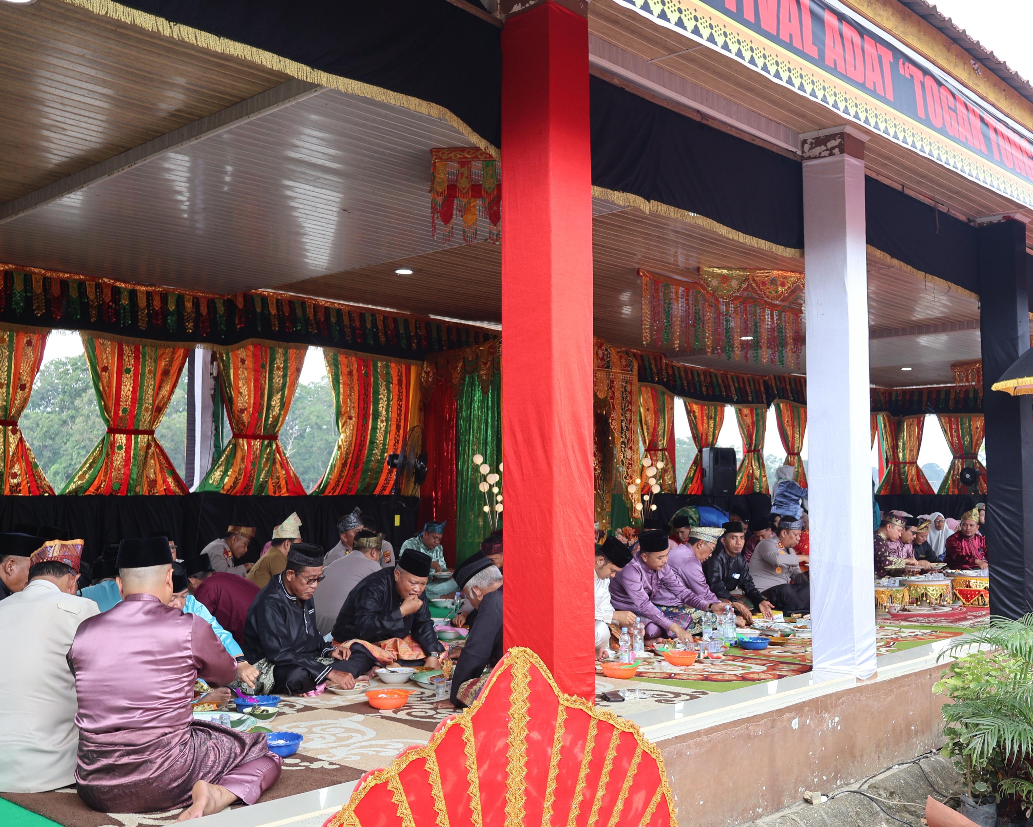 Festival Adat Togak Tonggol dan Mandi Balimau Kasai di Langgam Dihadiri Forkopimda Kabupaten Pelalawan