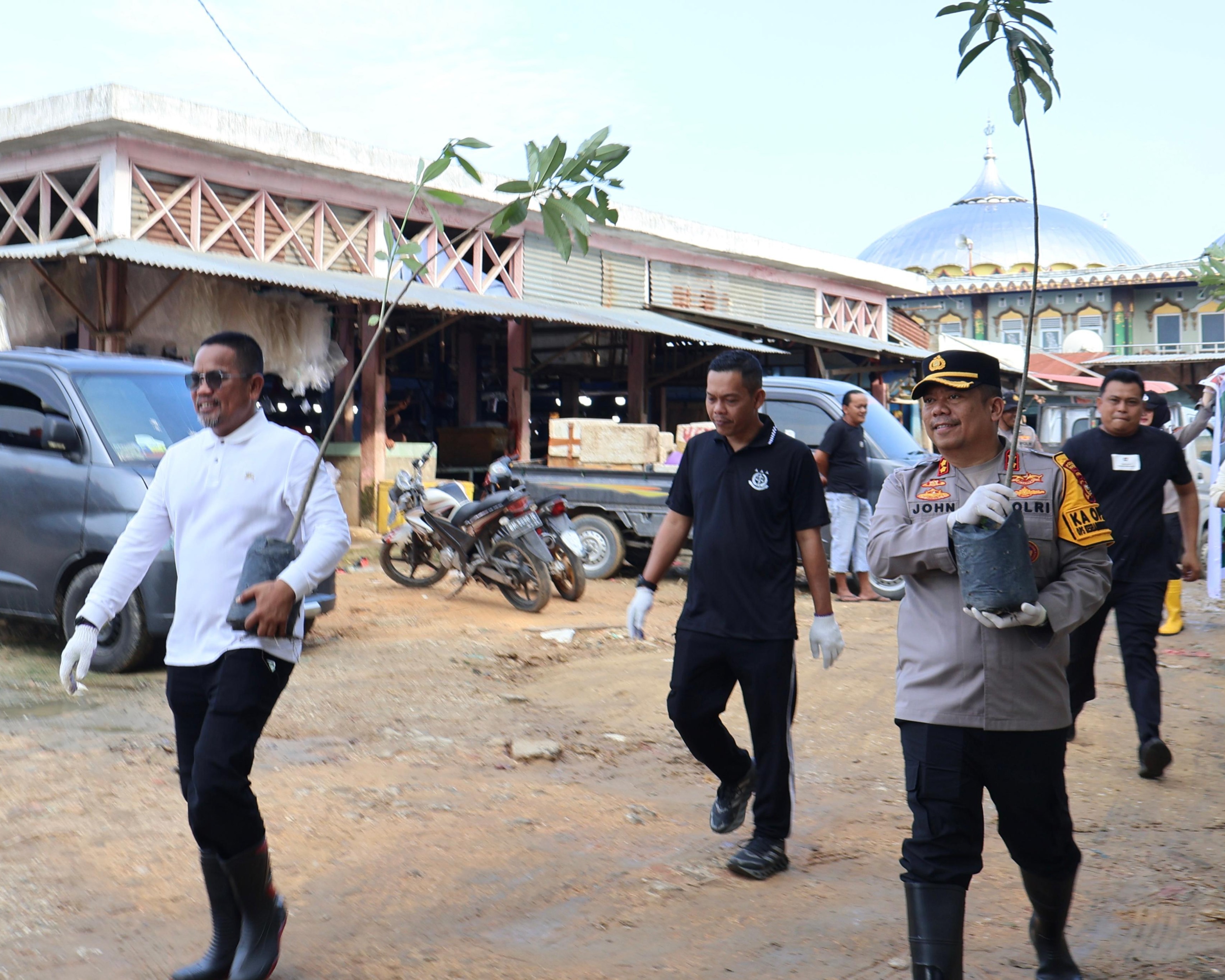 Polres Pelalawan Dan Stakeholder Gotong Royong Bersih-Bersih,  Tunjukkan Solidaritas