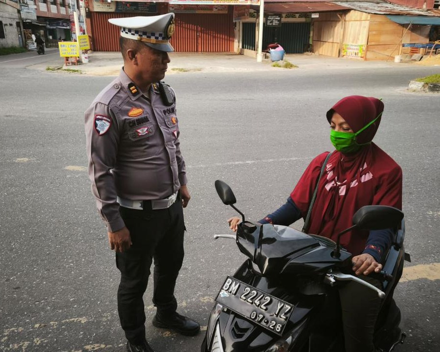 Satgas Gakkum Polres Siak Tindak Pelanggar Lalu Lintas Di Perawang, Dukung Kelancaran Operasi Patuh LK 2025
