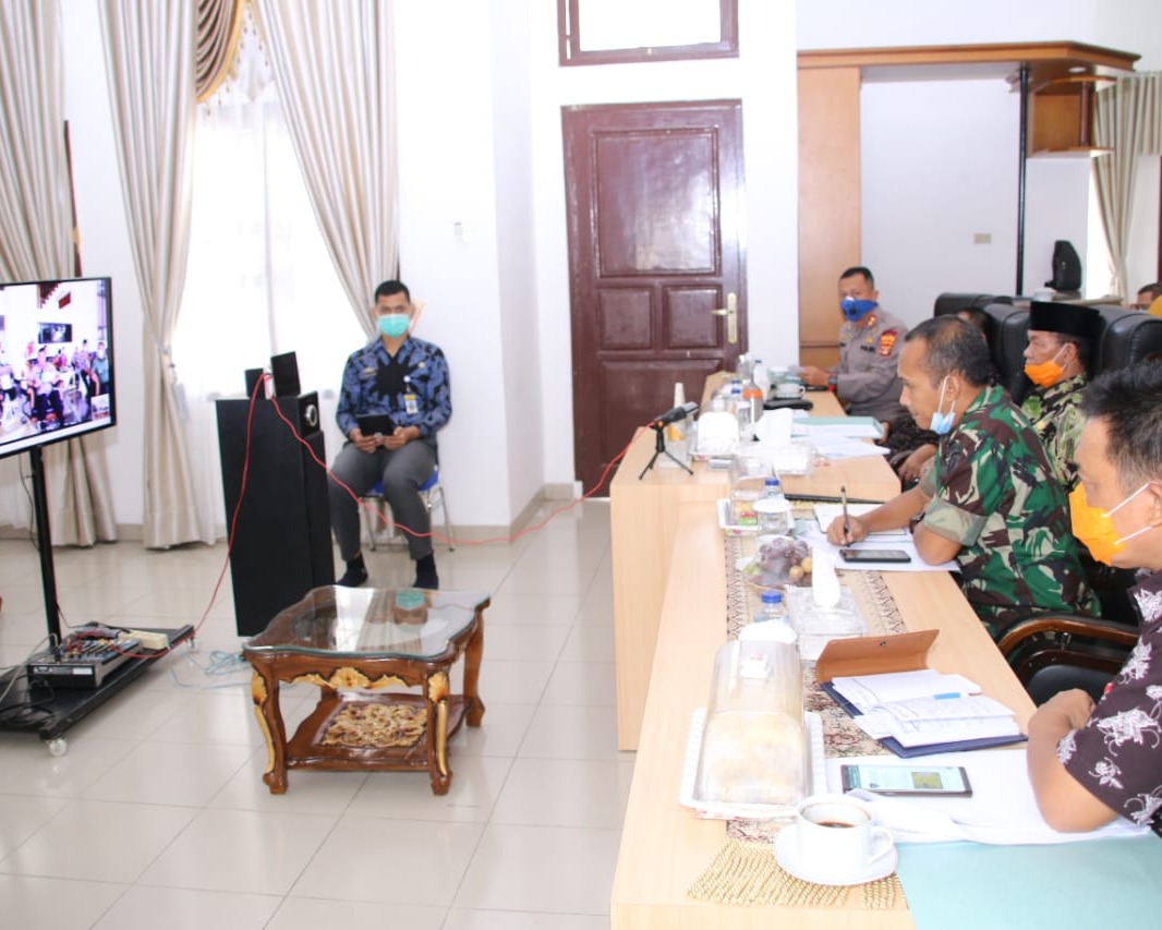 Dalam Rangka Penanggulangan Gugus Covid-19, Plt Bupati Lampura Budi Utomo Ikuti Vidcon Gubernur Lampung