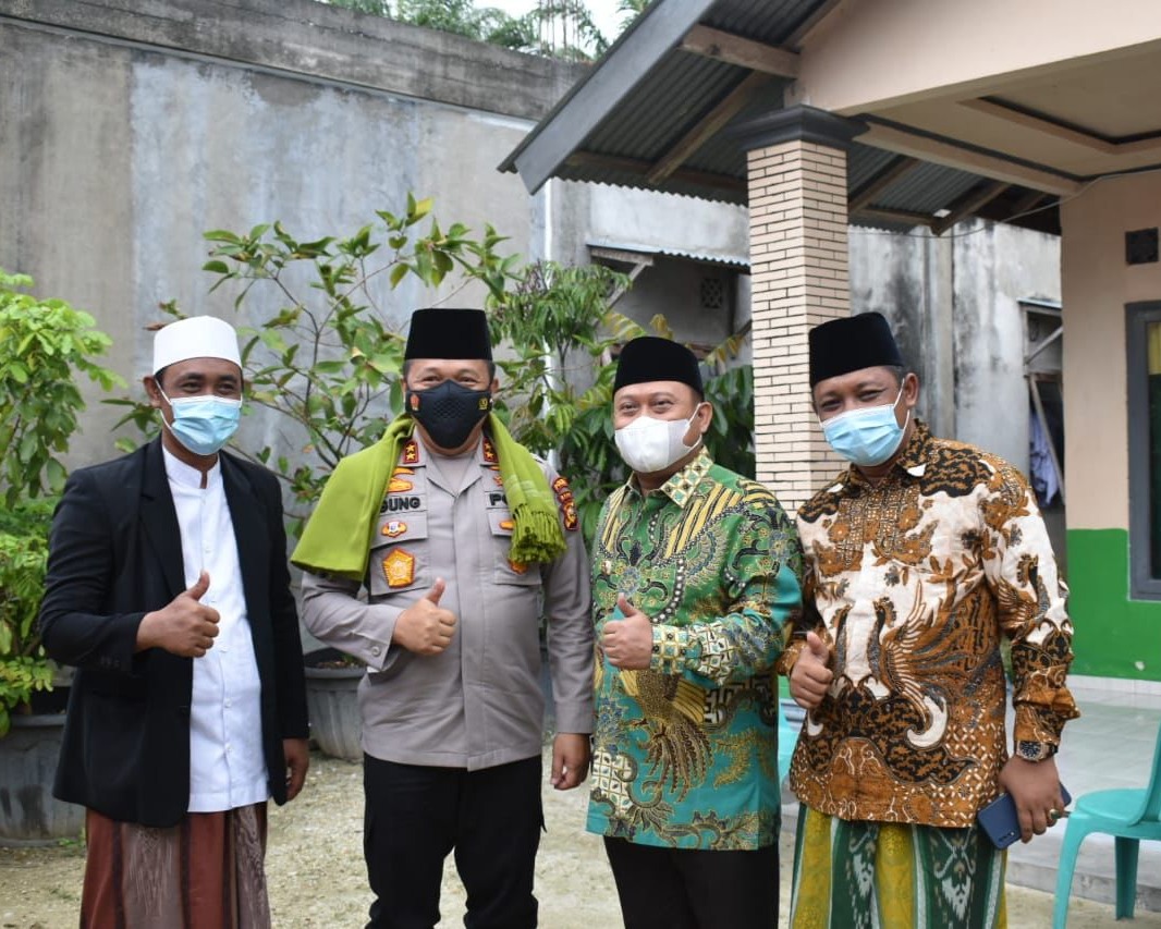 Peringati Hari Santri Nasional Ke-4 di Ponpes Hidayatul Salafiyah, Polda Riau Gelar Vaksinasi Serentak