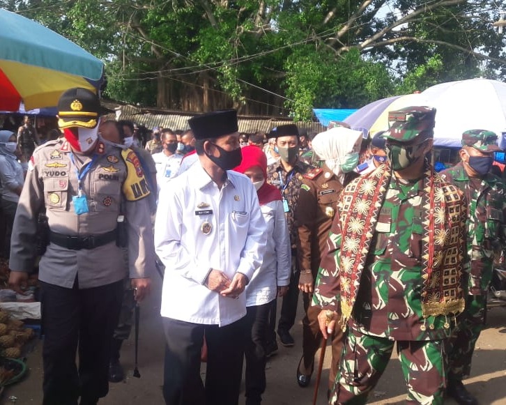 Kunjungan Danrem 043 (GATAM) Lampung Disambut Plt. Bupati Lampura Beserta Jajarannya Di Posko Check Point Pasar Central Kotabumi
