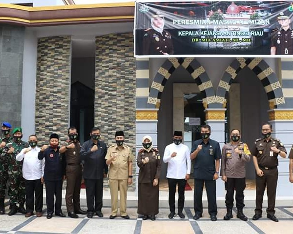 Walikota Pekanbaru Menghadiri Peresmian Masjid AL-Mizan di Kantor Kejaksaan Tinggi Riau