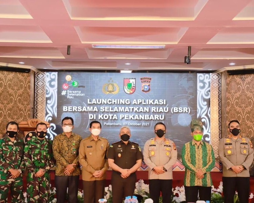 Kapolda Riau Launching Aplikasi BSR 'Bersama Selamatkan Riau' Untuk Tangani Yang Terkonfirmasi Covid-19 di Mako Polresta Pekanbaru