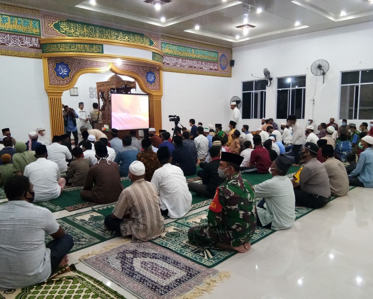Personil Kodim 0301/PBR Mengikuti Tablig Akbar Dalam Rangka Peringati Tahun Baru Islam 1442 H dan HUT RI Ke-75