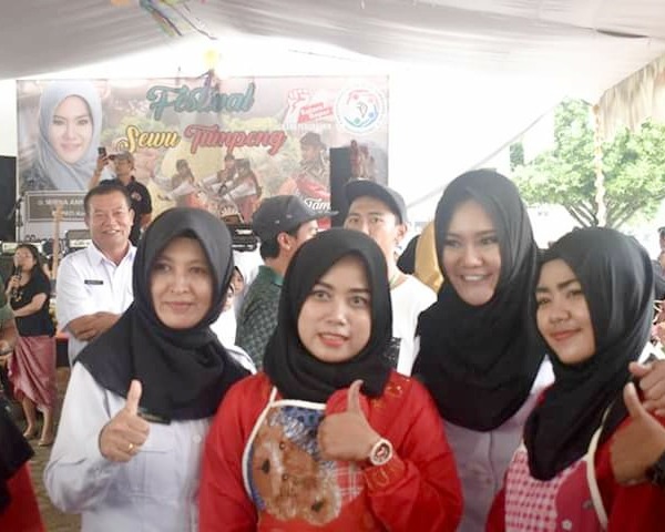 Bupati Kendal Mirna Annisa Hadiri Festival Sewu Tumpeng
