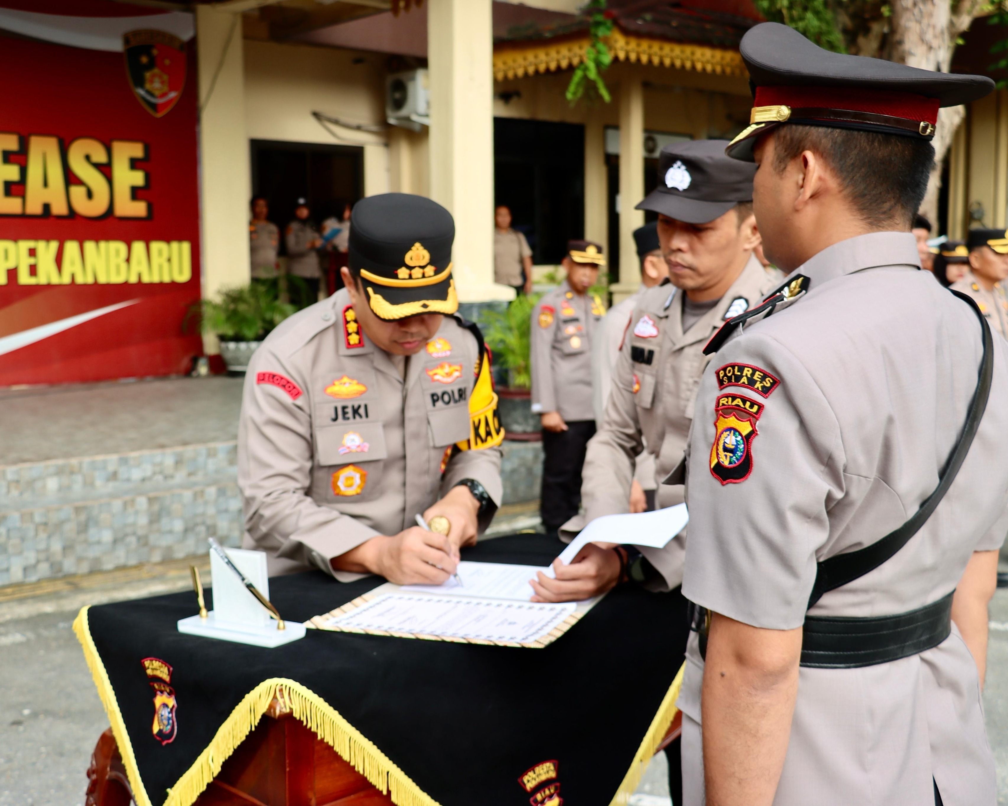 Kapolresta Pekanbaru Lantik Kompol Alvin Agung Wibawa Menjadi Kasat Lantas Polresta Pekanbaru