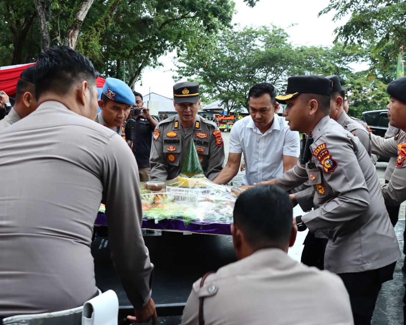 HUT TNI Ke-78, Kapolres Kampar Berikan Surprise Ke Dandim 0313/KPR