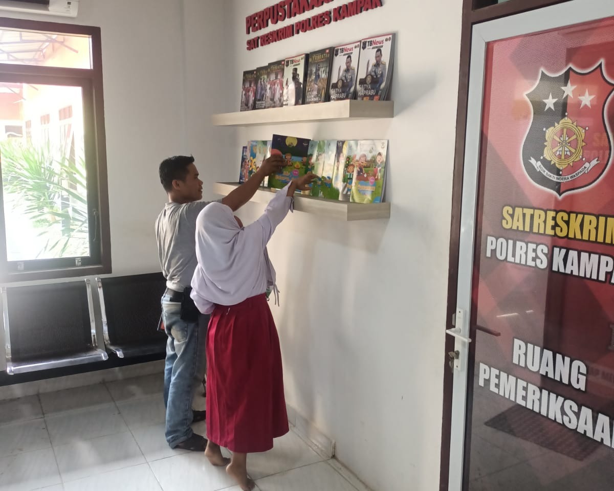 Menuju Polri Presisi, Kasat Reskrim Polres Kampar Sediakan Perpustakaan Mini di Ruang Tunggu