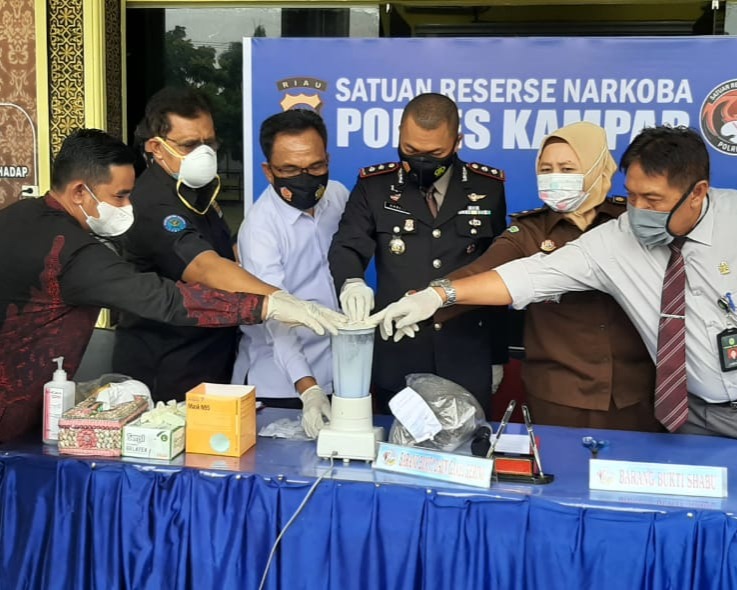 Polres Kampar Musnahkan Barang Bukti 125 Gram Shabu dan 1 Kg Lebih Daun Ganja Kering