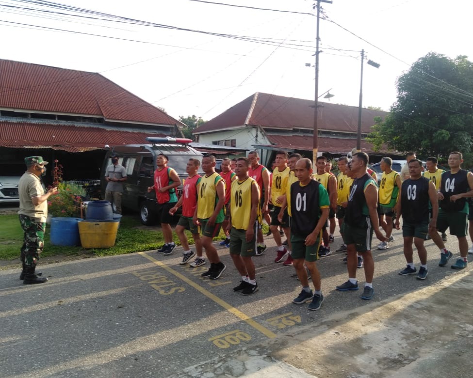 Personil Kodim 0301/PBR Laksanakan Tes Kesegaran Jasmani Periodik Semester I TA 2021 di Lapangan Asmara Pancasila