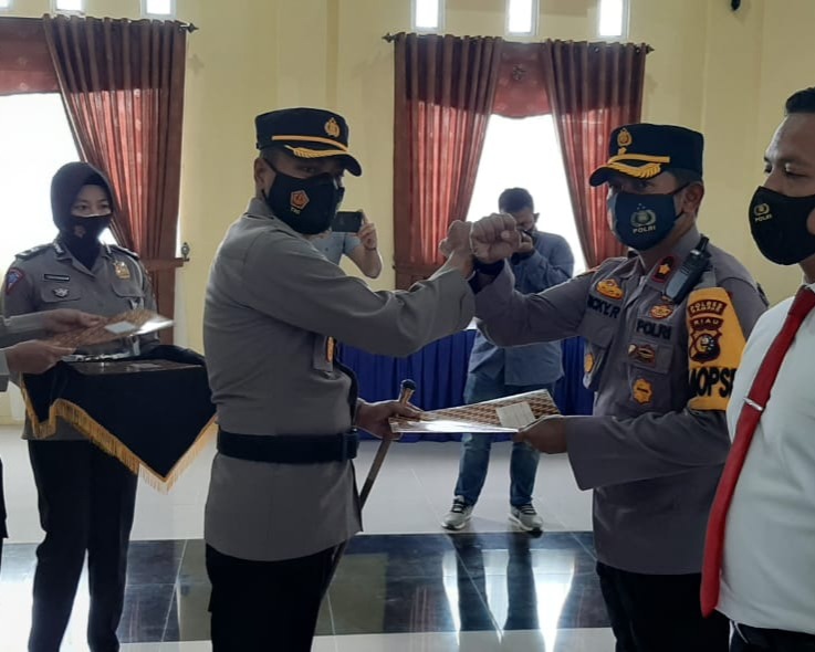 Kapolres Kampar Pimpin Upacara Pemberian Penghargaan Kepada 10 Personel Berprestasi