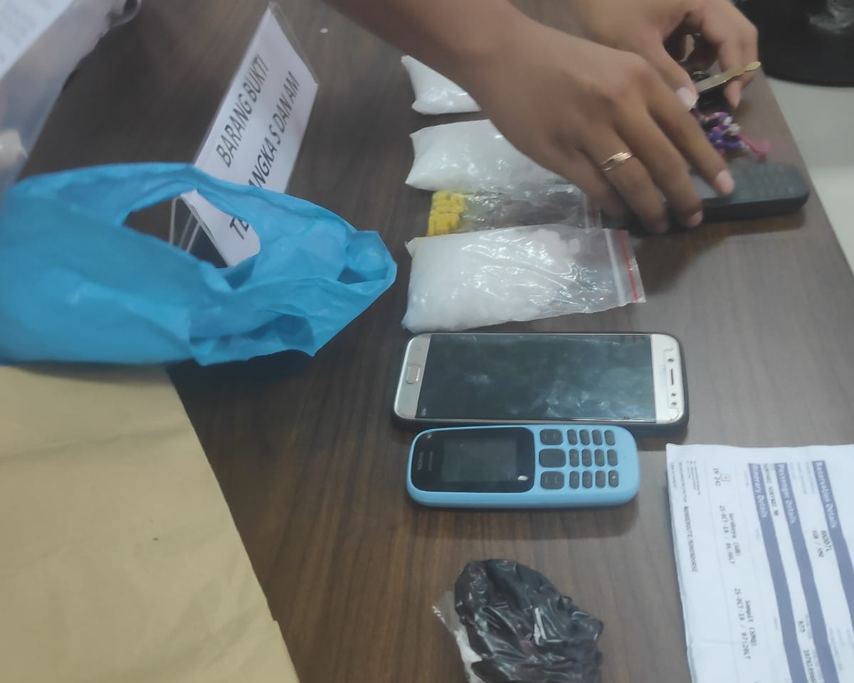 BNN Kalteng Berhasil Mengamankan Dua Kurir Narkoba Dibandara