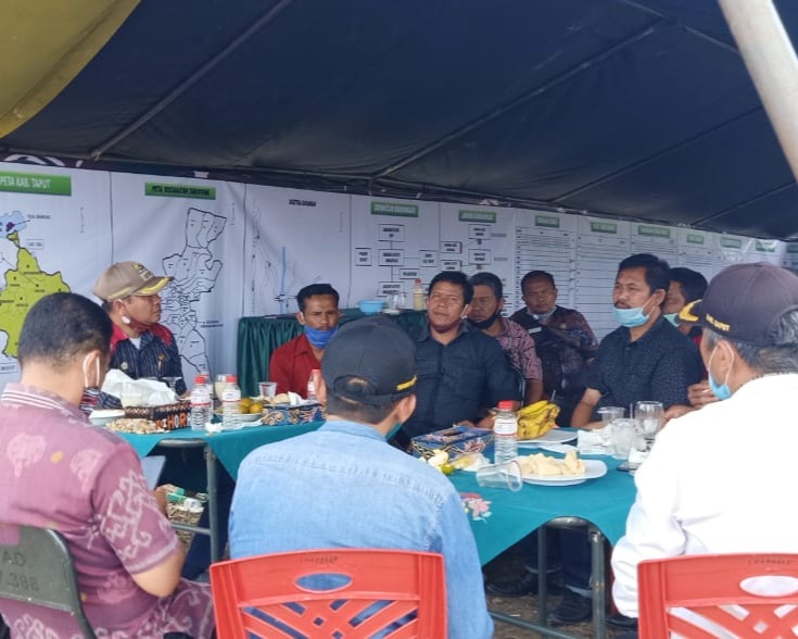 Bupati Taput Pimpin Diskusi Tentang Peningkatan Produksi Pertanian Dengan Seluruh Kades Se Kecamatan Tarutung