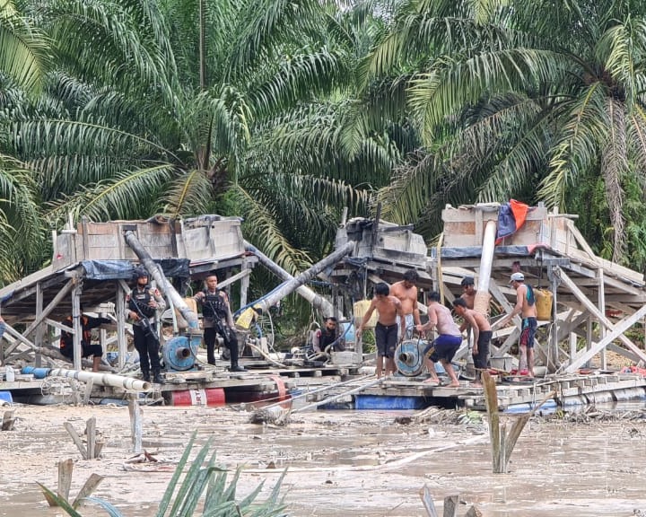 Polda Riau Gulung 11 Pelaku Tindak Pidana PETI di Kabupaten Kuansing