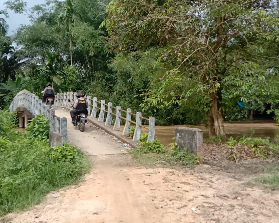 Satuan Samapta Polres Inhu Patroli DAS Indragiri, Sekaligus Cooling System Di Desa Sei Guntung Tengah