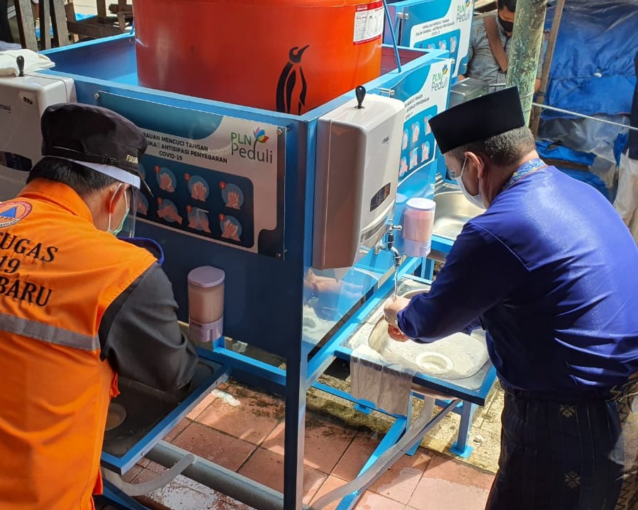 Dukung Protokol Kesehatan Di Kota Pekanbaru, PLN Peduli Berikan 28 Unit Wastafel Untuk Pasar dan Puskesmas