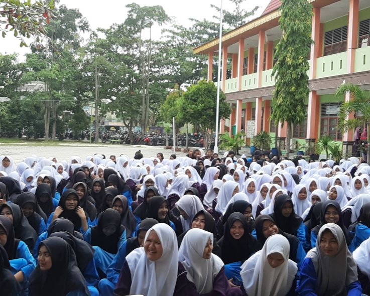 Danposramil Kodim 0301/Pekanbaru Tanamkan Cinta Tanah Air di SMKN 14 Pekanbaru