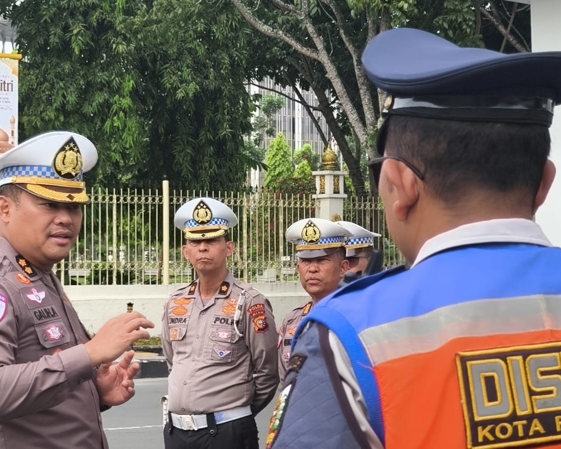 Ditlantas Polda Riau Tertibkan TNKB Tidak Sesuai Spesifikasi, Puluhan Pelanggar Ditindak