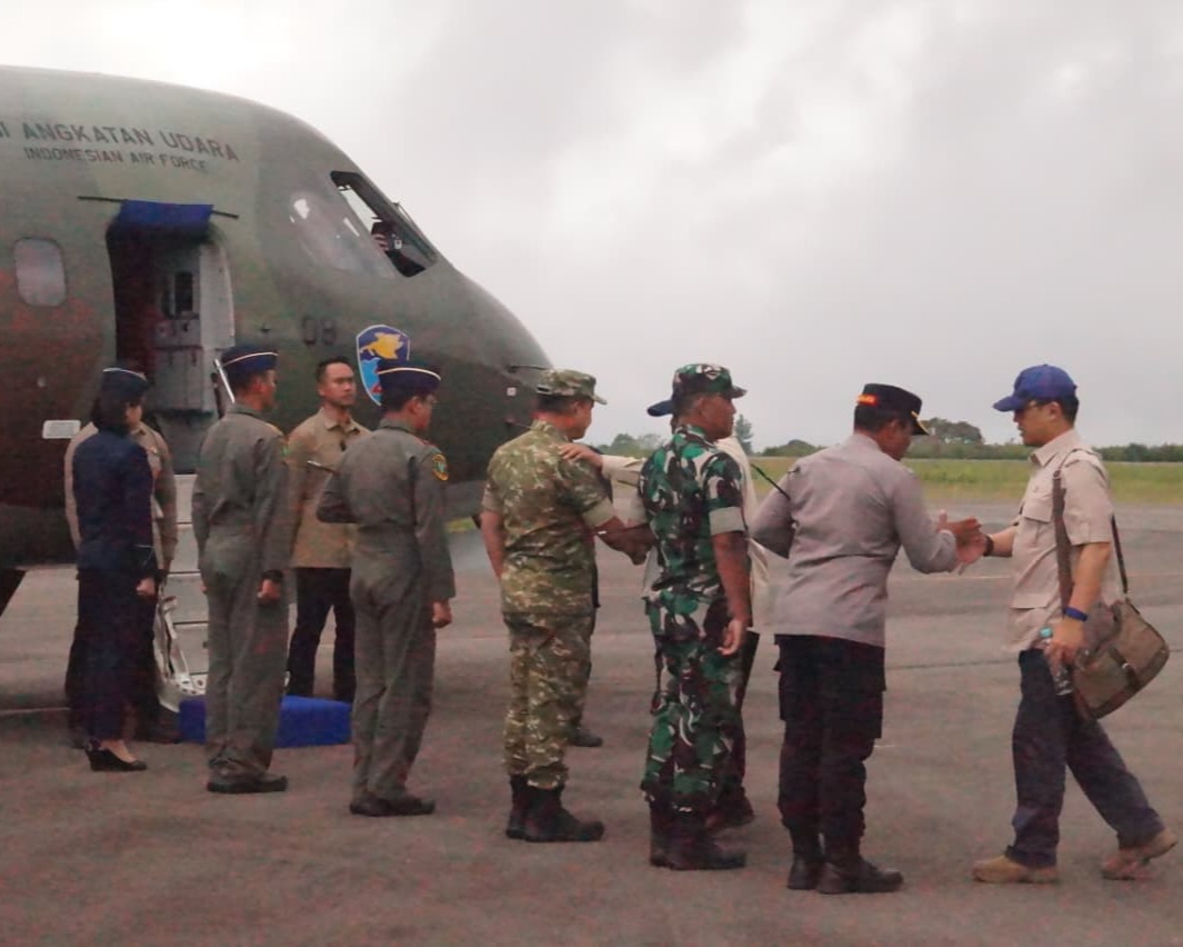 Gunakan CN 295, Kaskodau I Turut Mengantar Kepulangan Presiden RI Setelah Tinjau Dampak Banjir Di Aceh