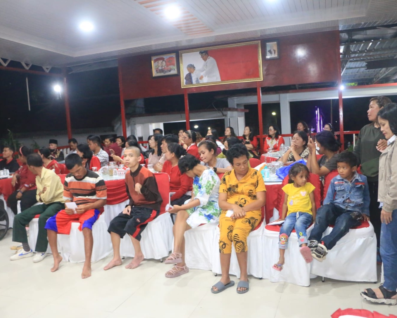 Bupati Tapanuli Utara Serahkan Tali Asih Kepada Penyandang Disabilitas