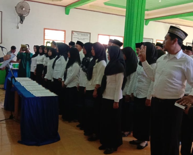 Camat Tulang Bawang Tengah Lantik dan Pengambilan Sumpah Kepada 146 Anggota BPT