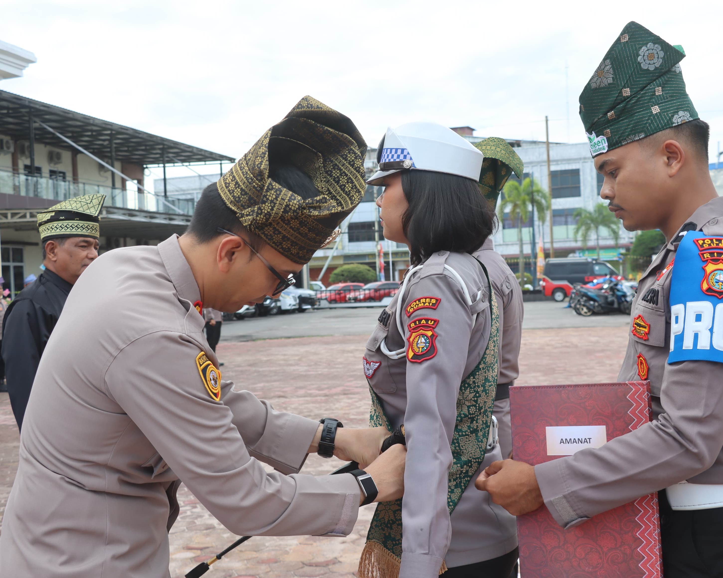 Polres Dumai Launching Penggunaan Tanjak Dan Slempang Bersama LAM