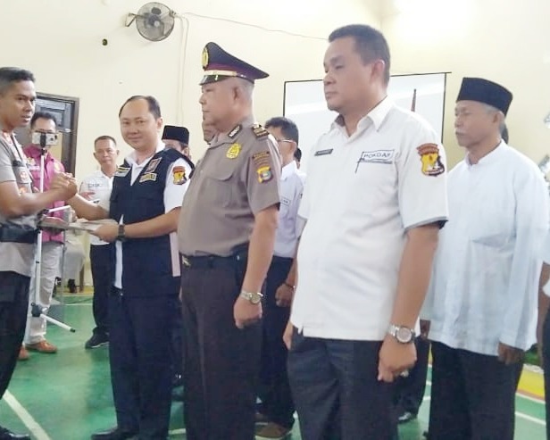 Kapolres Lampung Utara Kukuhkan 42 Anggota Pokdar Kamtibmas