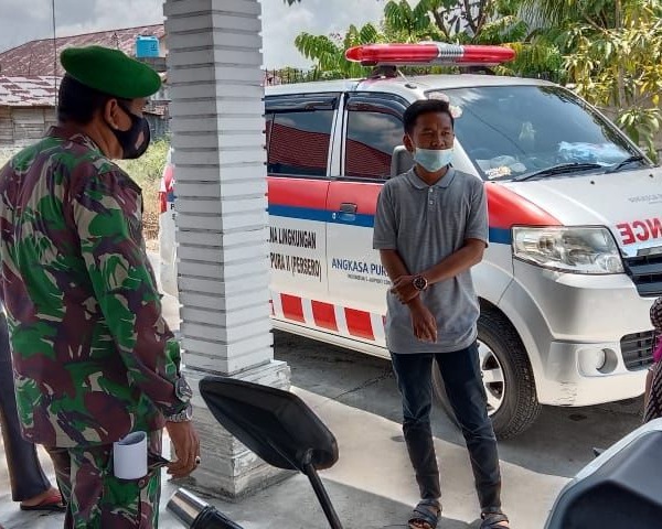 Babinsa Kodim 0301/PBR Laksanakan Sosialisasi PPKM Berskala Mikro Serta Patroli Cipta Kondisi Kamtibmas di Kelurahan Tuah Karya