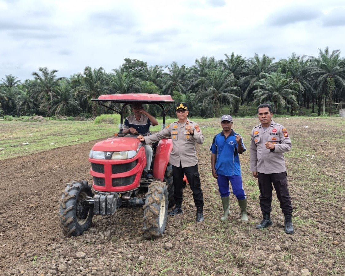 Polsek Kuras Cek Kesiapan Lahan 7 Ha di SMKN 1 Terantang Manuk Untuk Tanam Jagung Pipil Serentak