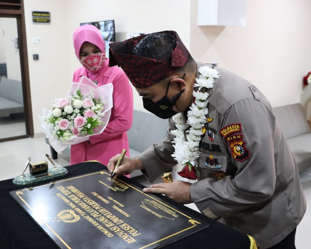 Lakukan Kunker, Kapolresta Pekanbaru Resmikan Ruang Pelayanan Publik Terpadu Polsek Lima Puluh