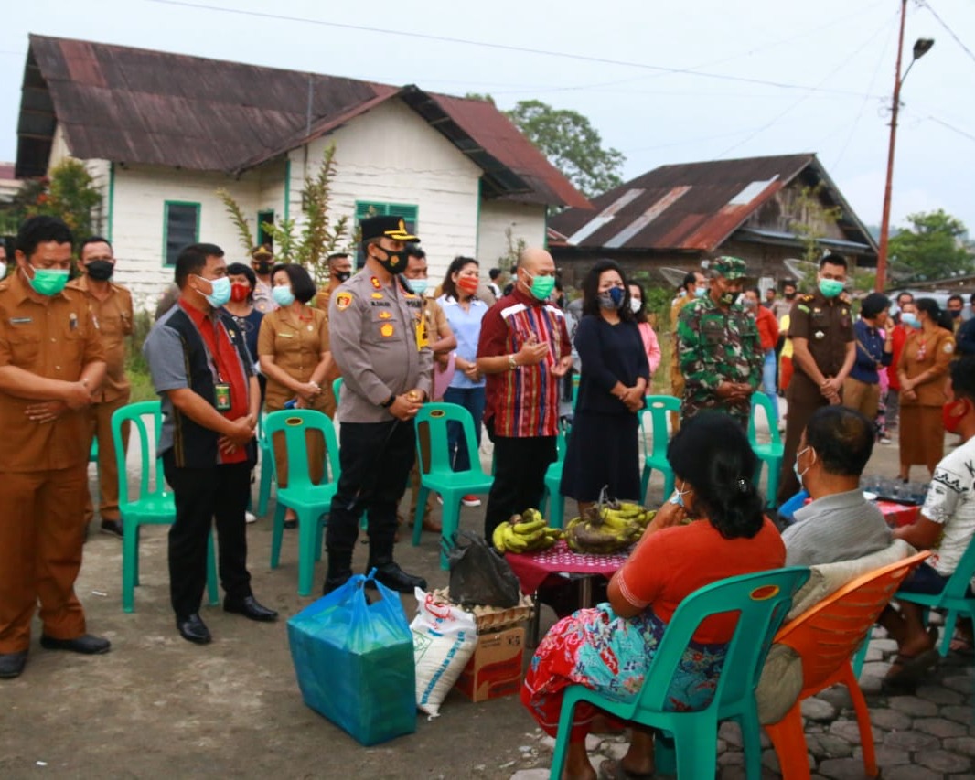 Bupati Taput Berikan Bantuan Bagi Korban Kebakaran di Dua Desa Kecamatan Tarutung