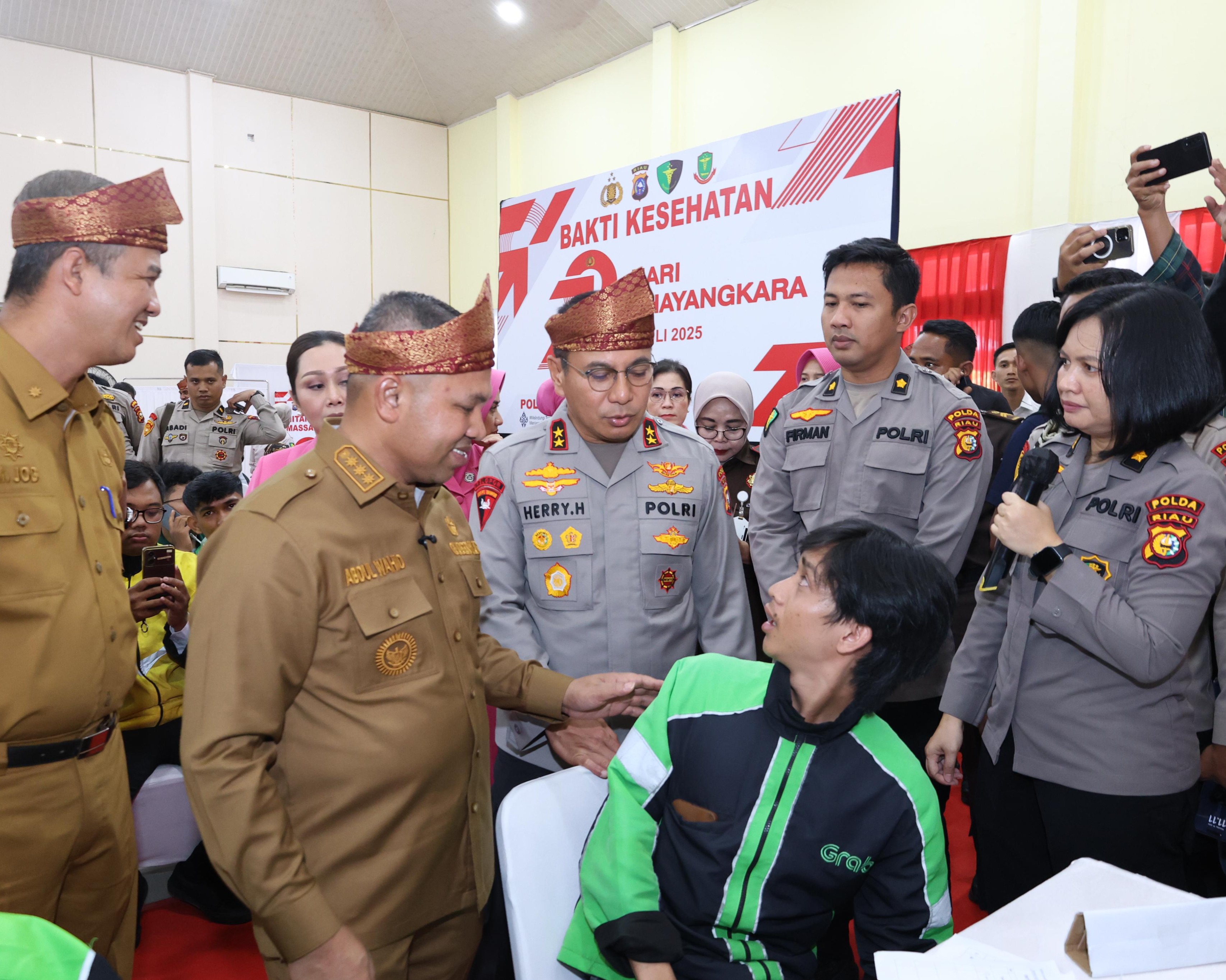 Polda Riau Gelar Bakti Kesehatan Dalam Rangka Menyambut HUT Bhayangkara Ke-79