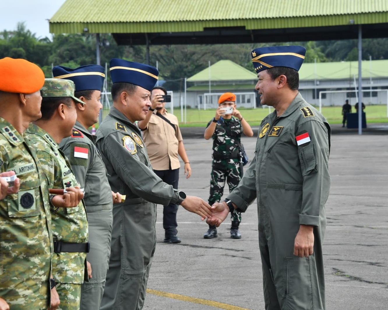Kaskodau I Dampingi Kasau, Tinjau Posko Satgasud Lanud Soewondo, Pastikan Distribusi Bantuan Berjalan Optimal