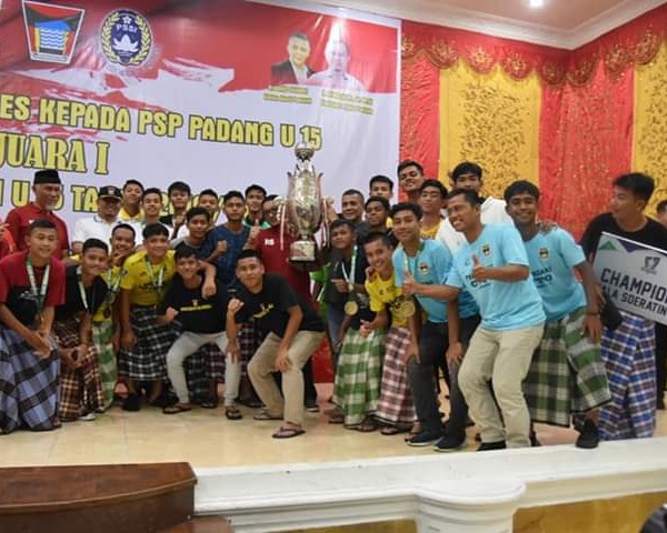 Penantian 53 Tahun Pemain PSP U-15 Beserta Piala Akan di Arak Keliling Kota Padang
